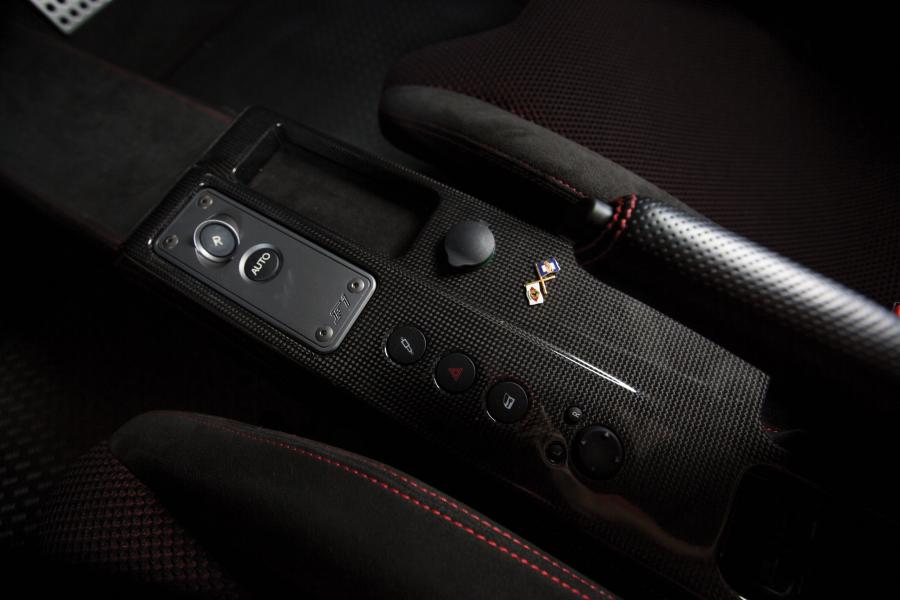 Детали интерьера Ferrari F430 Scuderia Spider 16M 2008 года  (NA) (фото 12 из 29)